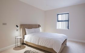 Charming 1-Bedroom Apartment In Leeds City Centre Perfect For Couples Or Solo Travelers
