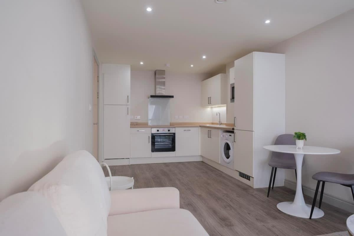 Charming 1-Bedroom Apartment In Leeds City Centre Perfect For Couples Or Solo Travelers Exterior photo